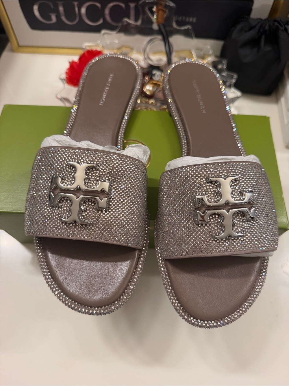 New Tory Burch Silver Metallic Logo Slide - Picture 3 of 10